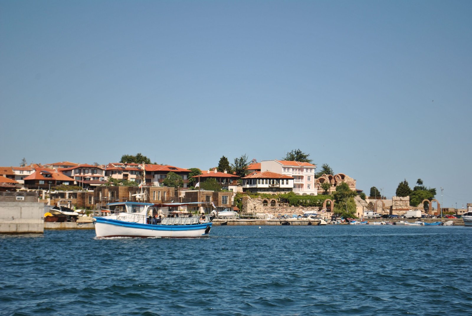 Старе місто Несебр з боку моря